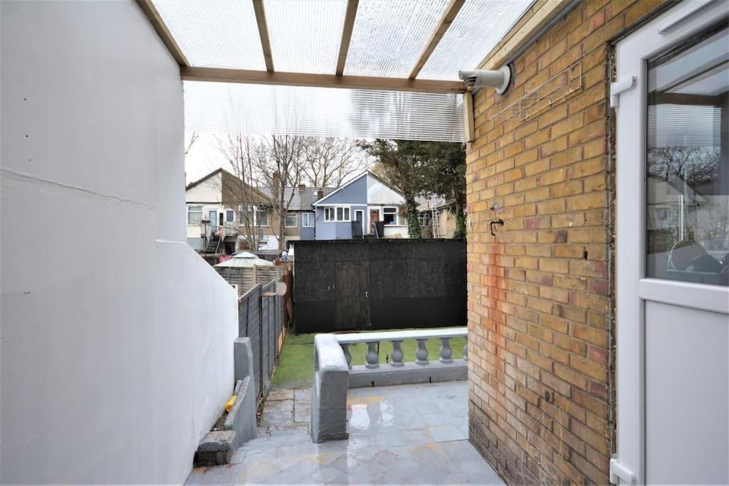 4 Bedroom House In East Londra Exterior foto