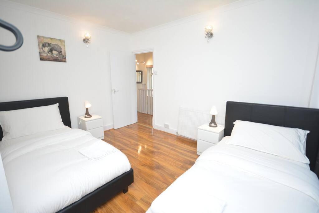 4 Bedroom House In East Londra Exterior foto