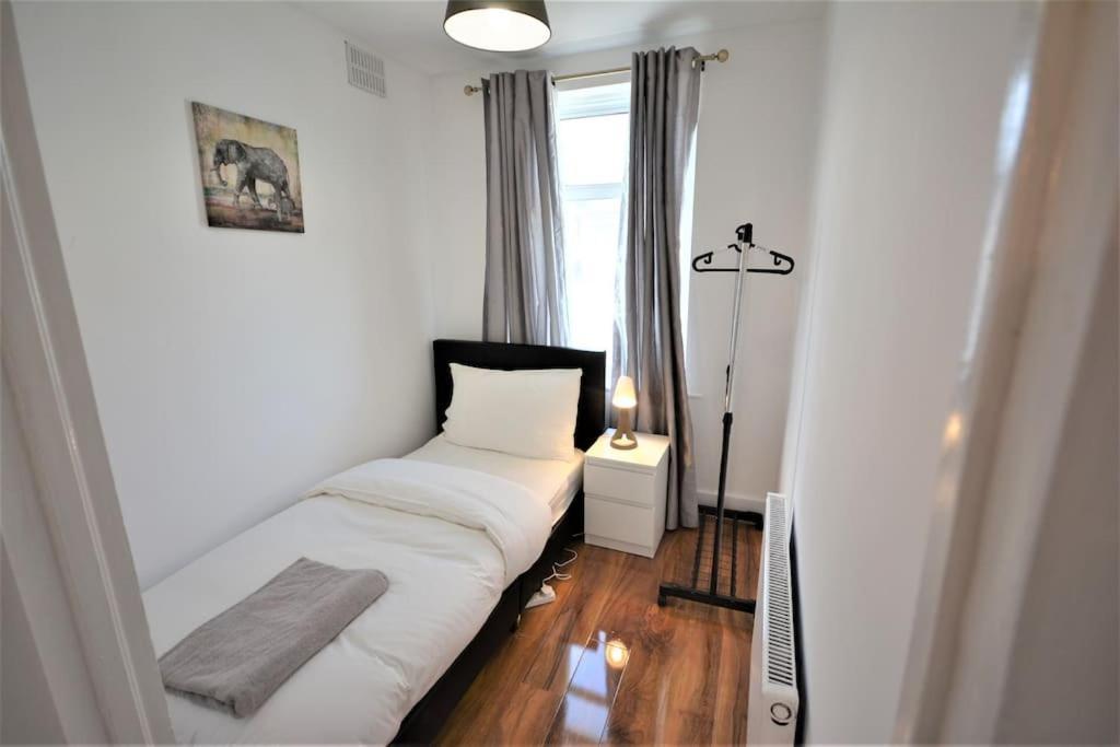 4 Bedroom House In East Londra Exterior foto