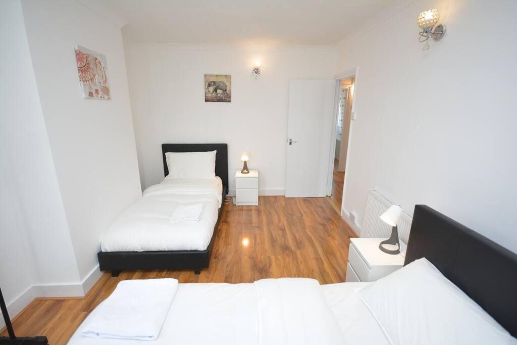 4 Bedroom House In East Londra Exterior foto